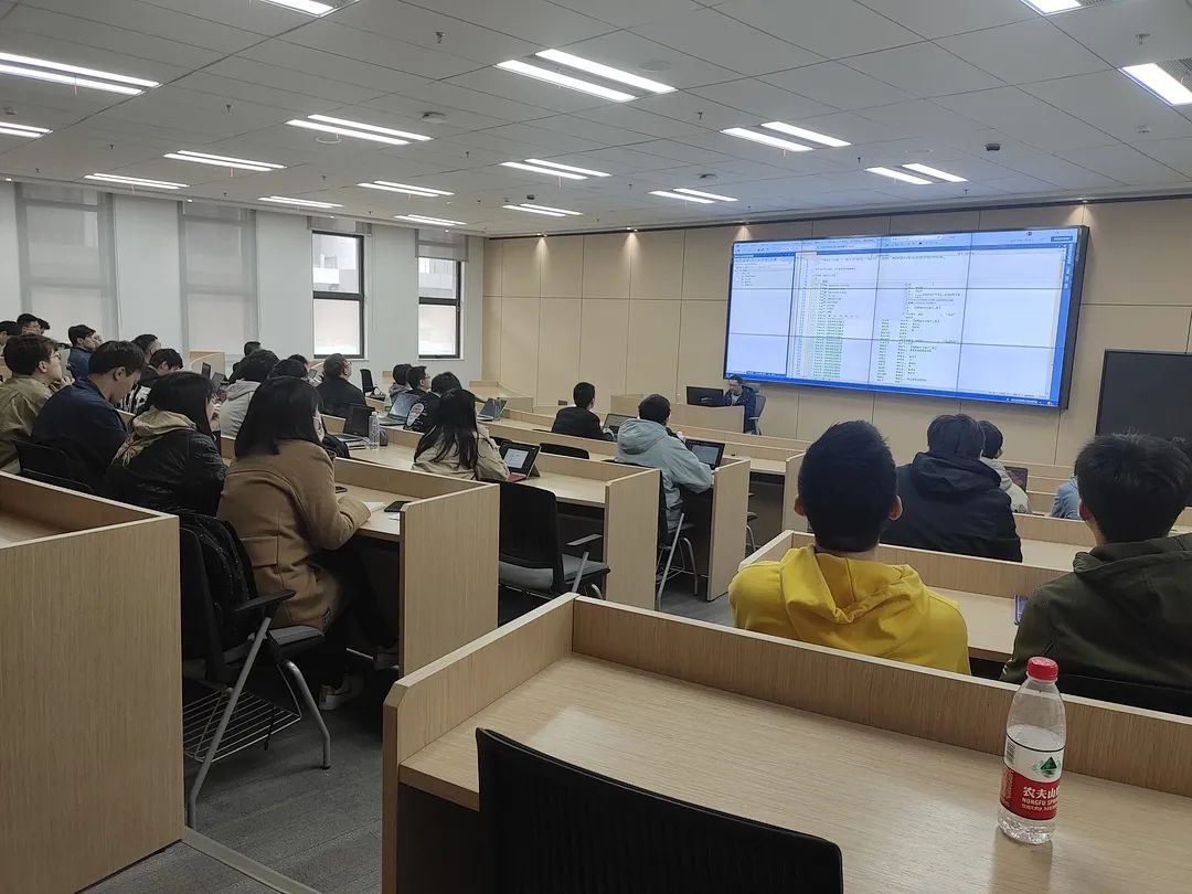 武汉大学授课1.jpg