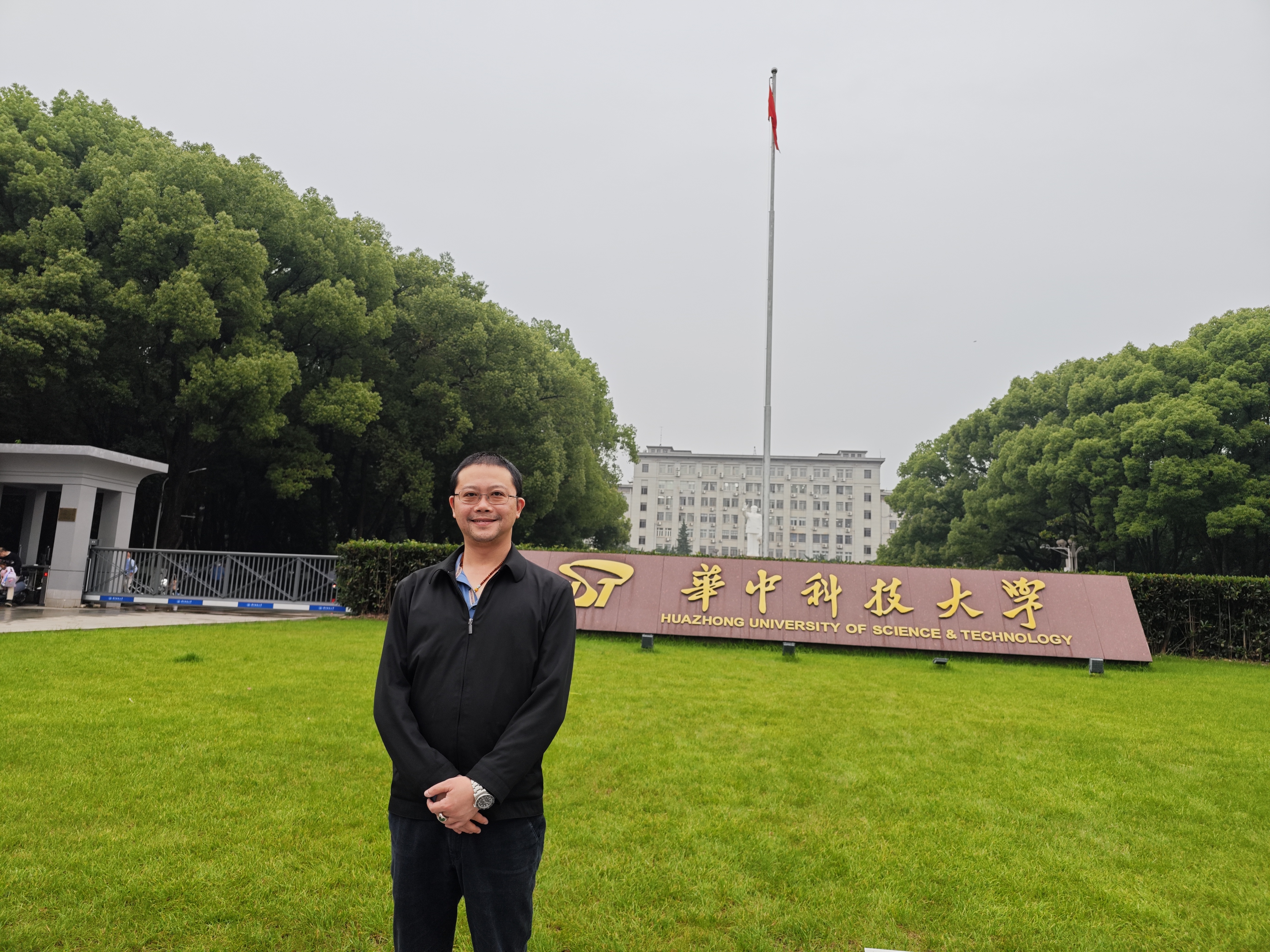 华科照片.jpg